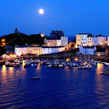 Stylish Tenby Apartment, Great Location, Parking ภายนอก รูปภาพ