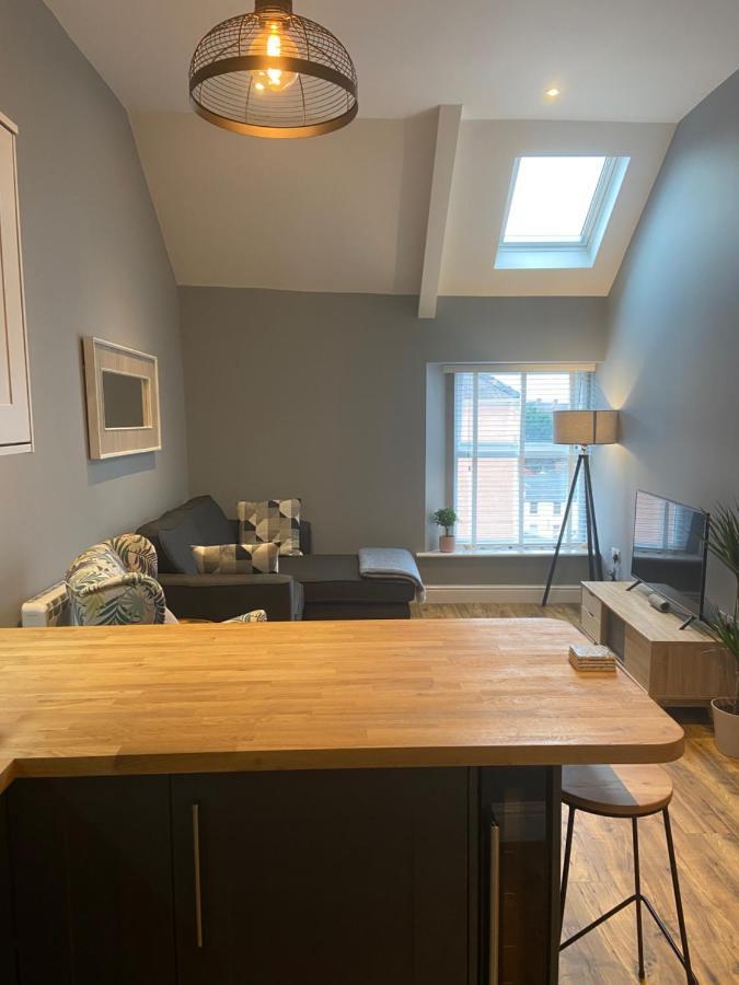 Stylish Tenby Apartment, Great Location, Parking ภายนอก รูปภาพ