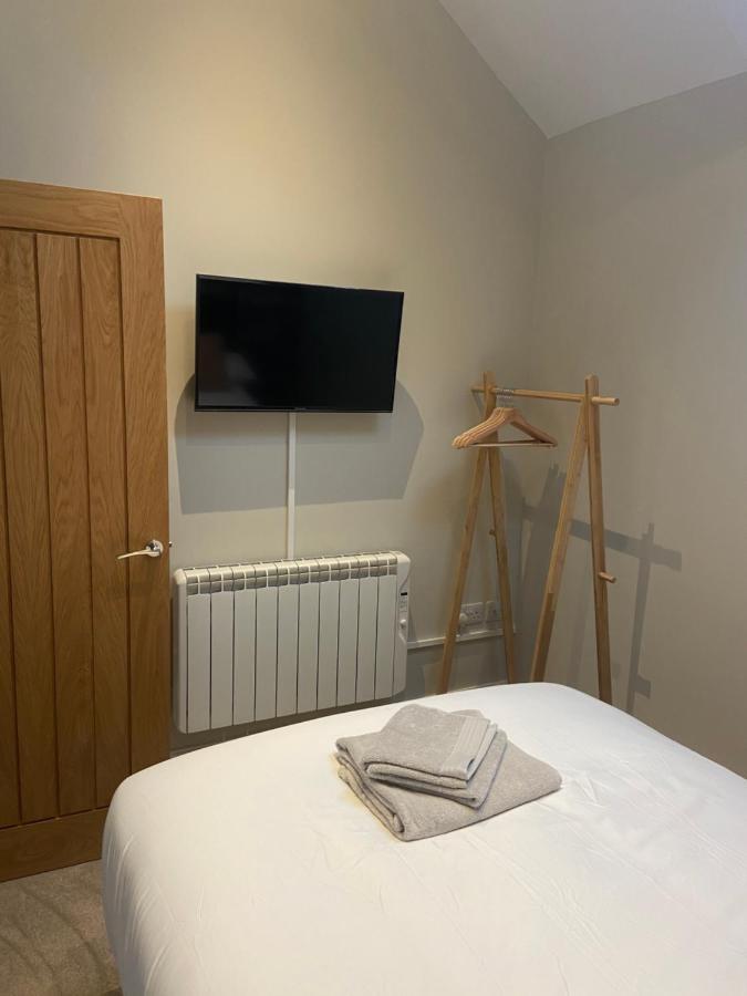 Stylish Tenby Apartment, Great Location, Parking ภายนอก รูปภาพ